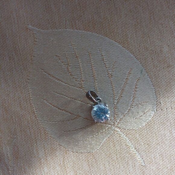 Ice sparkle Crystal necklace pendant - Picture 2 of 5